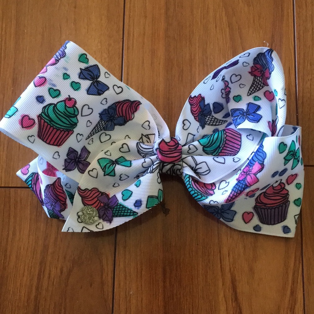 Jojo Siwa bow